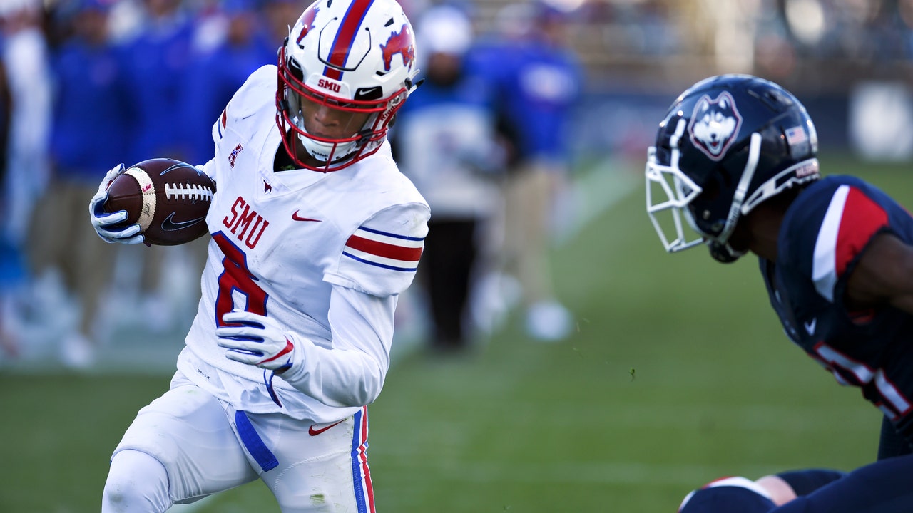Freeman, Jones help SMU outscore UConn 62-50